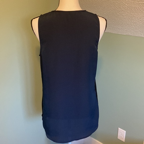 Peyton Jensen (Evereve) Multi Media V-neck Zip-front Sleeveless Top - Picture 5 of 9